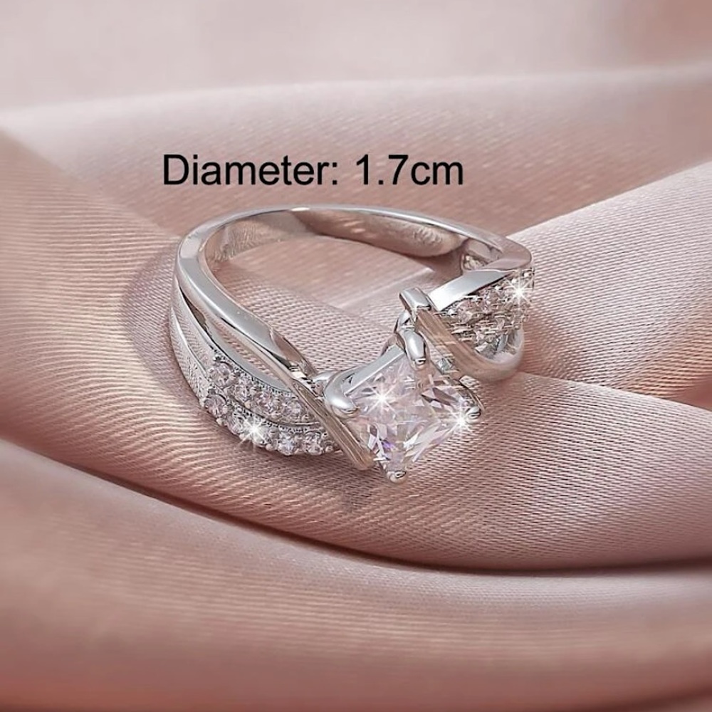 Solitaire Diamond Simulator Zircon Ring - Picture 3 of 3